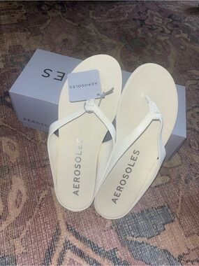 AEROSOLES White Women's Leather Thong Sandals